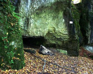 Brunnsteinhöhle, Eingang mit Feuerstelle